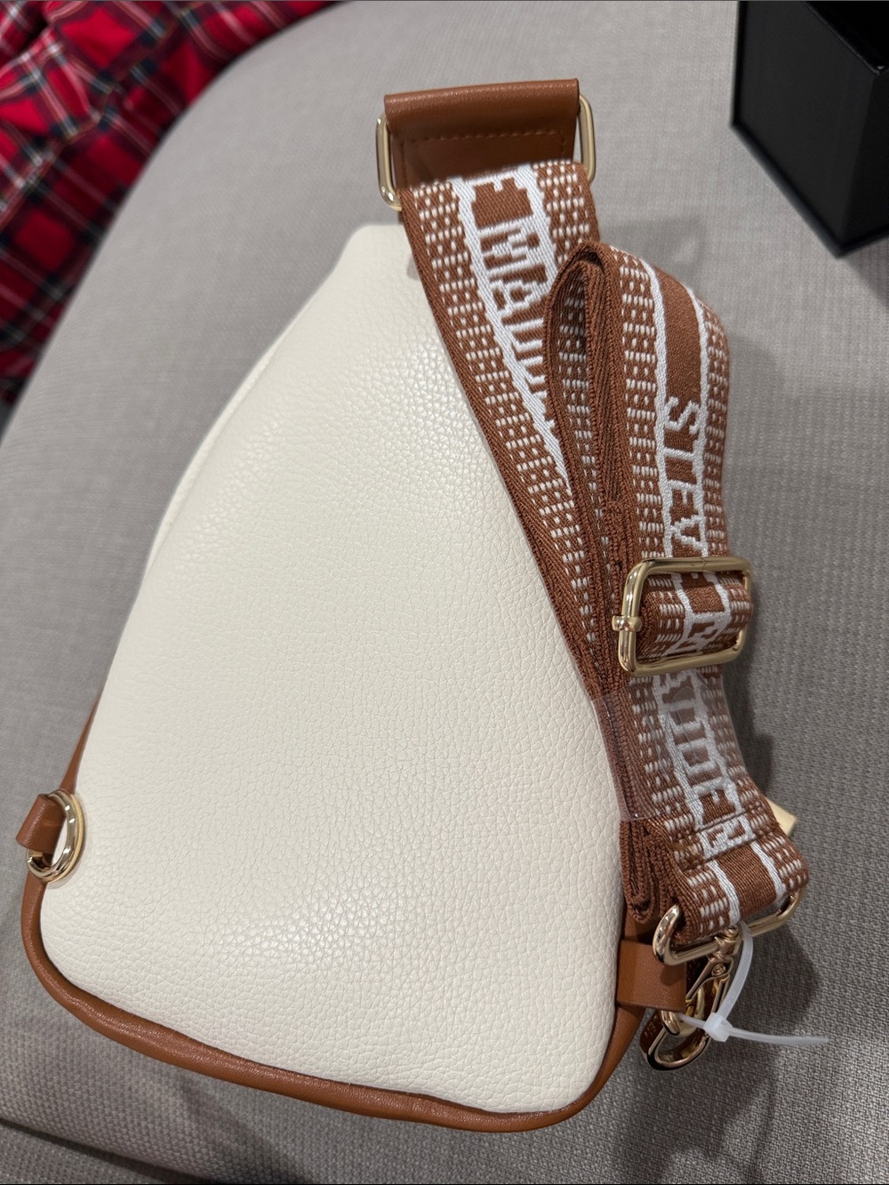 Steve Madden Cream and Tan Pebbled Crossbody Bag with Gold Logo - Picture 2 of 3